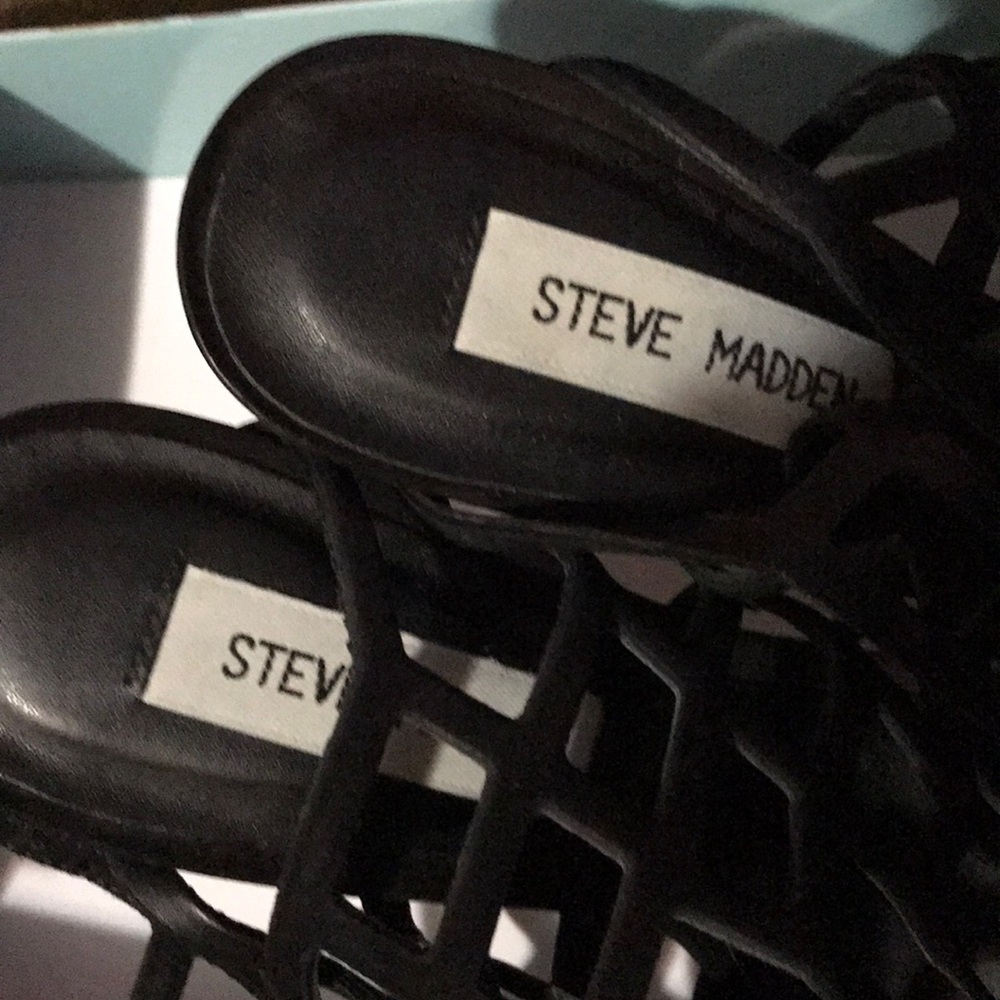 Shoes - Picture 2 of 3